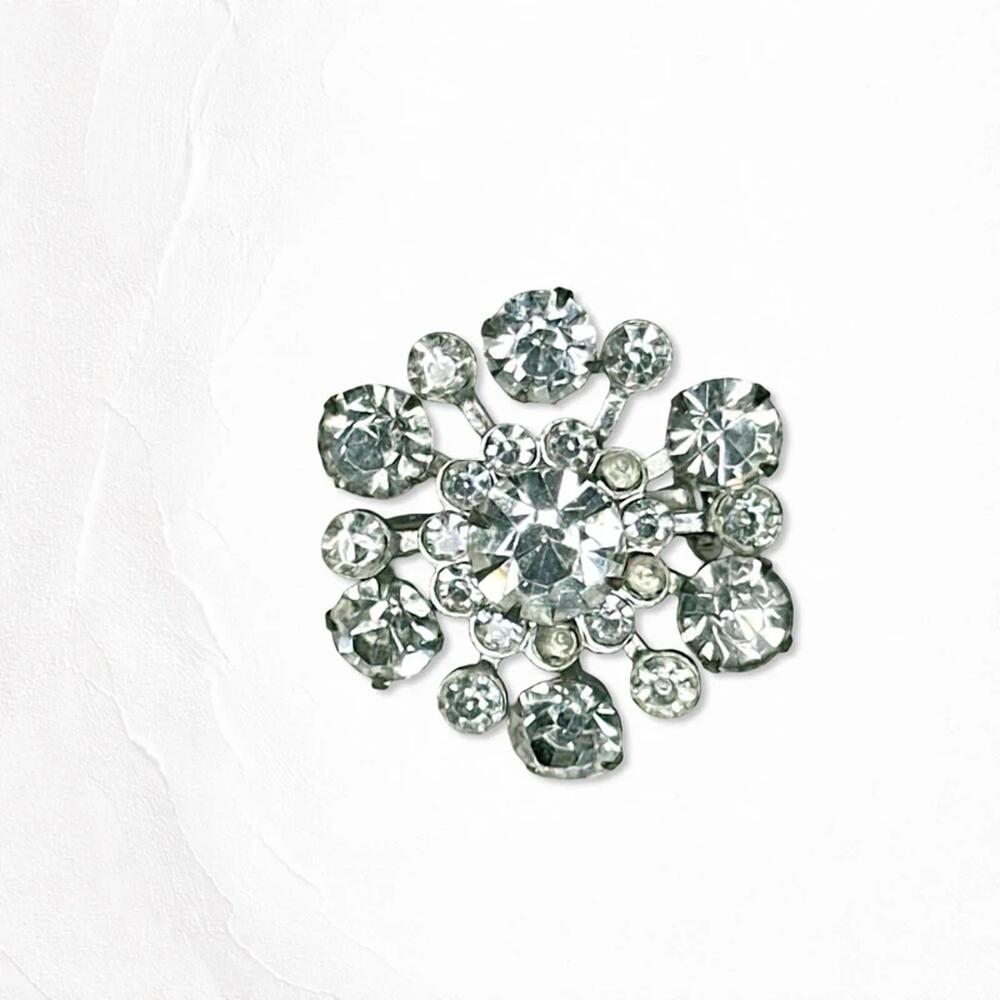 6681. Pewtertone Bling Vintage Brooch